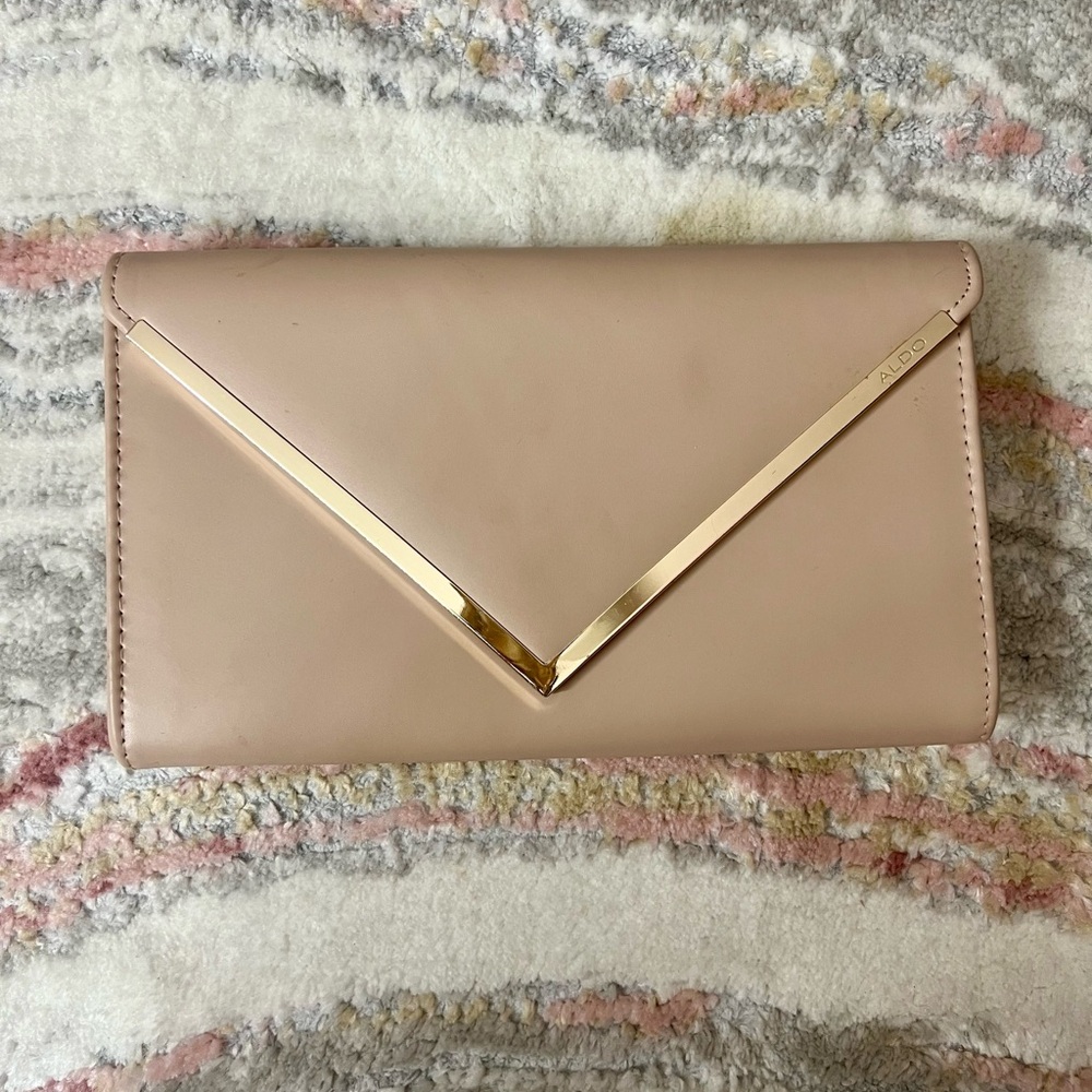 Aldo Clutch
